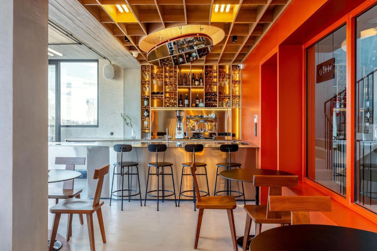 Hotel The Newel Psychiko Atene Esterno foto The interior of a Starbucks Reserve store in Milan, Italy
