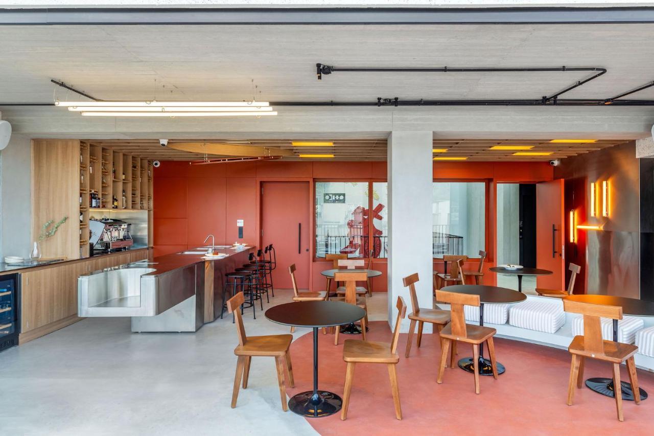 Hotel The Newel Psychiko Atene Esterno foto The kitchen and dining area