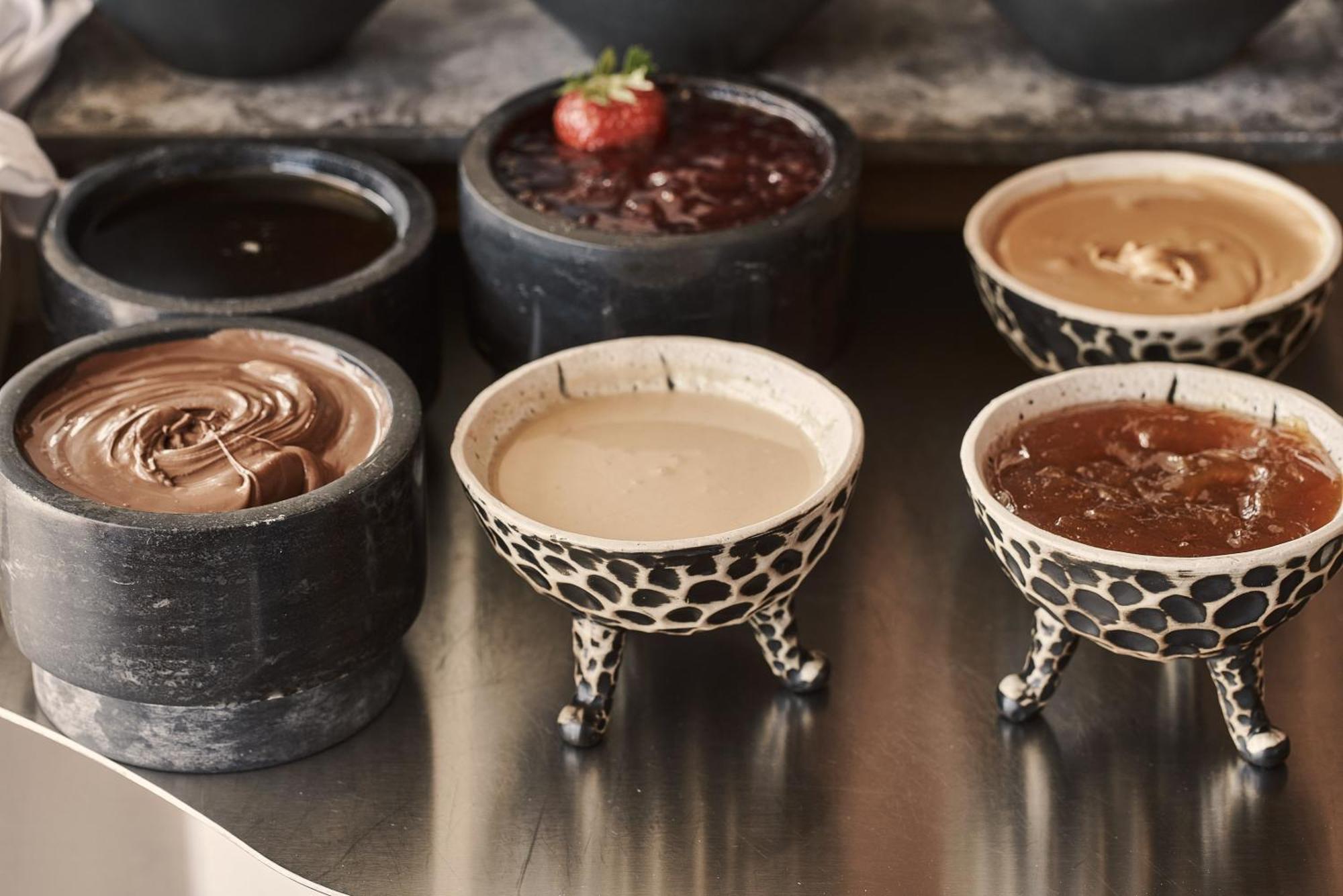 Hotel The Newel Psychiko Atene Esterno foto Chocolate fondue